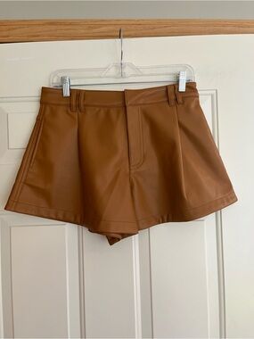New We the Free Reign camel tan faux leather trendy shorts with pockets. Size 29